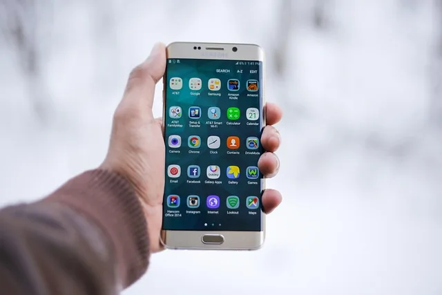 samsung, smartphone, hand, halten, kabellos, anzeige, handy-bildschirm, mobile apps, technologie, apps, handy, bildschirm, touch-screen, anwendungen, samsung galaxy s6 edge plus, smartphone, smartphone, smartphone, smartphone, handy, handy, handy, handy, handy