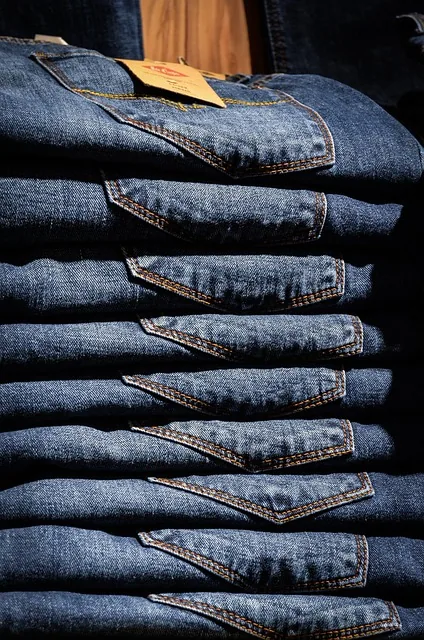 jeans, hose, denim, blau, blaue jeans, stapel, gefaltet, laden, einkaufen, regal, kaufen, kleidung, jeans, jeans, jeans, jeans, jeans, kleidung, kleidung