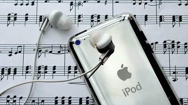 ipod, headphones, grades, music, melody, musical note, clef, notenblatt, treble clef, musician, texture, freedom, compose, staff, make music, sounds, ipod, ipod, ipod, ipod, ipod