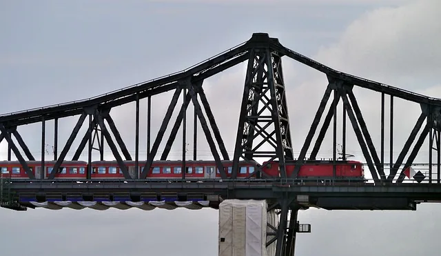 eisenbahnbrücke, hochbrücke, rendsburg, nord-ostsee-kanal, regionalverkehr, regionalzug, ellok, elok, br112, br 112, eisenbahn, schifffahrtsweg, seeweg, rendsburg, rendsburg, rendsburg, rendsburg, rendsburg, br 112