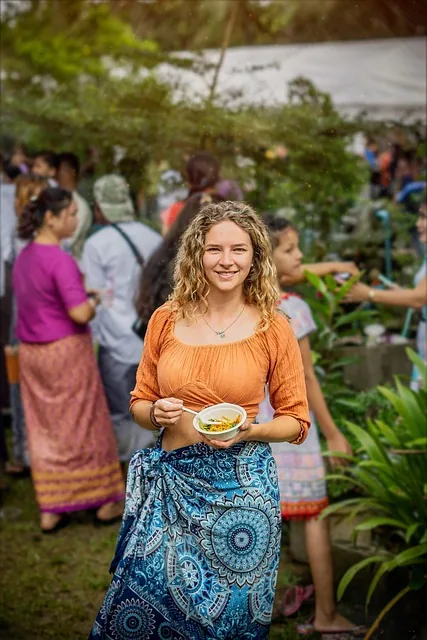 thailand, tempel, reisende, zeremonie, glücklich, foreign, essen, glaube, glauben, kultur, festival, belief, faith, religion, culture, woman, outdoors, food, thaifood, typical food, typical, asia, southeastasia, buddhism, smile, woman, woman, woman, woman, woman, outdoors, asia