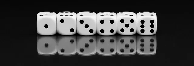 würfel, würfeln, spielen, gewinnspiel, glück, geduld, würfelspiel, reihe, punkte, zahlenaugen, spiel, zählen, rechnen, gewinnen, verlieren, glücksspiel, zufall, zufällig, schwarz weiss, eckig, viereckig, header, banner, kopfbild, kopfzeile, würfel, würfel, würfel, würfel, würfel