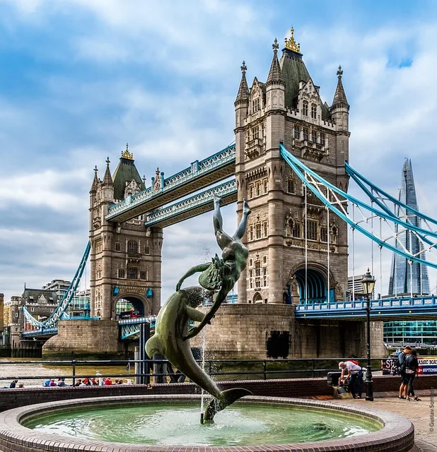girl with a dolphin, tower bridge, london, england, brücke, architektur, berühmt, sehenswürdigkeit, tower bridge, tower bridge, tower bridge, tower bridge, tower bridge